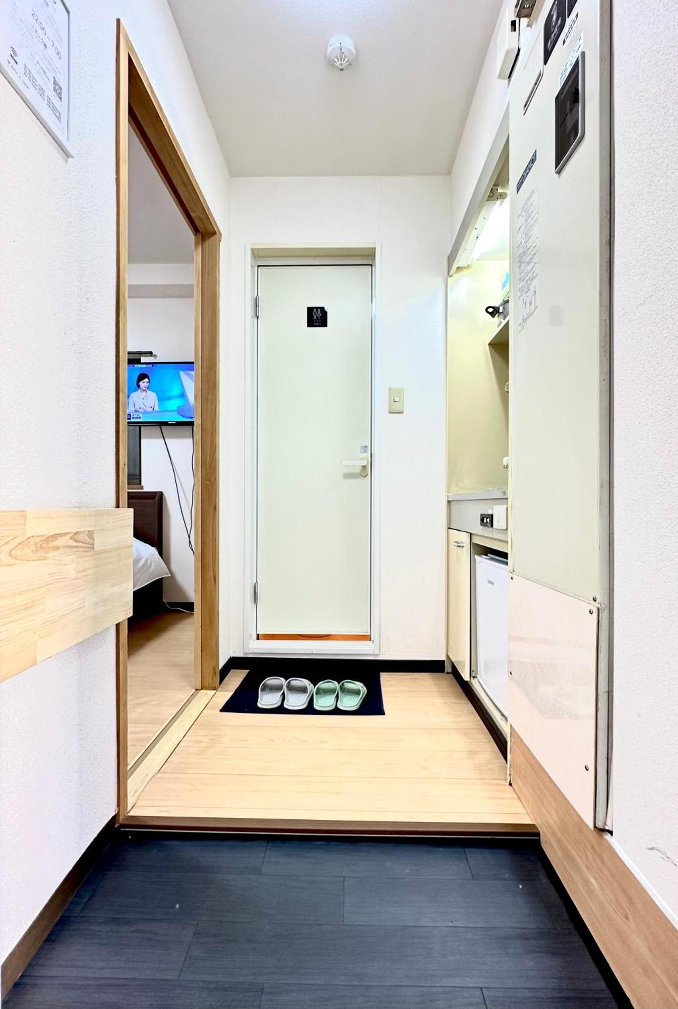 101号室花園町駅と萩之茶屋駅各徒歩2分ベット2台専用バスルーム付きな格安民泊 * Osaka