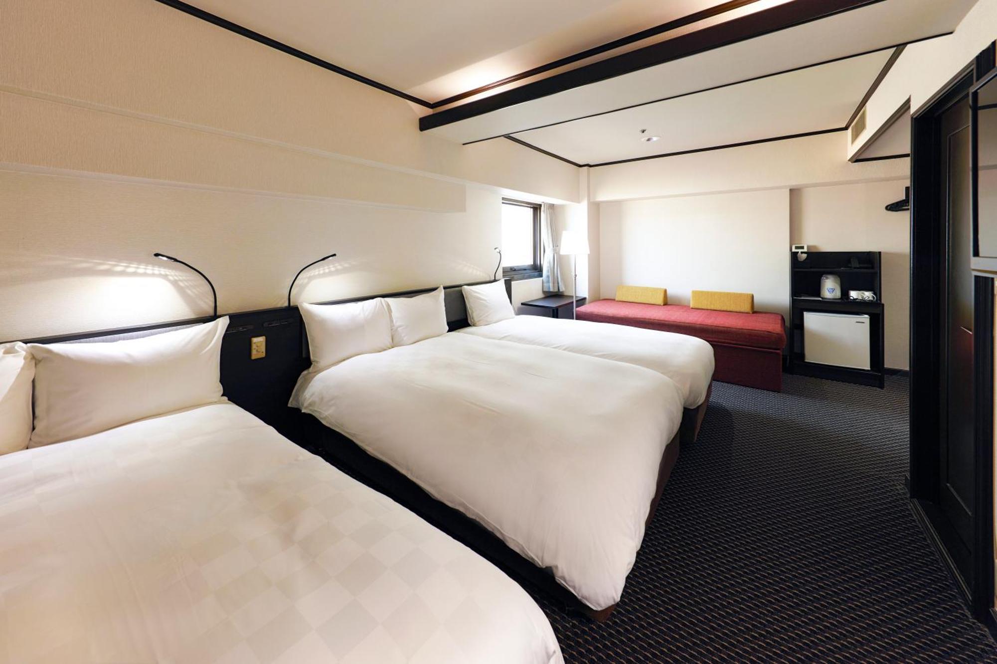 Consort Shin-osaka Hotel