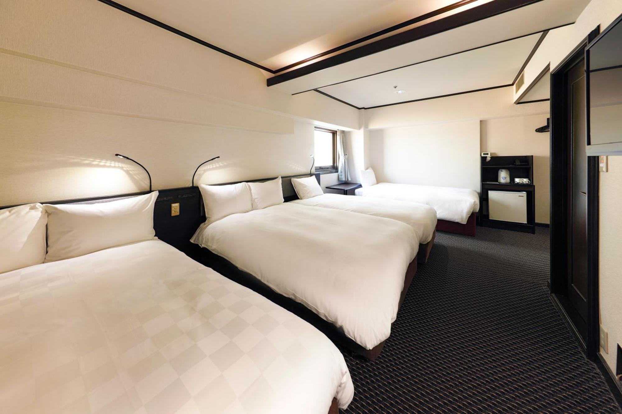 Consort Shin-osaka 4*