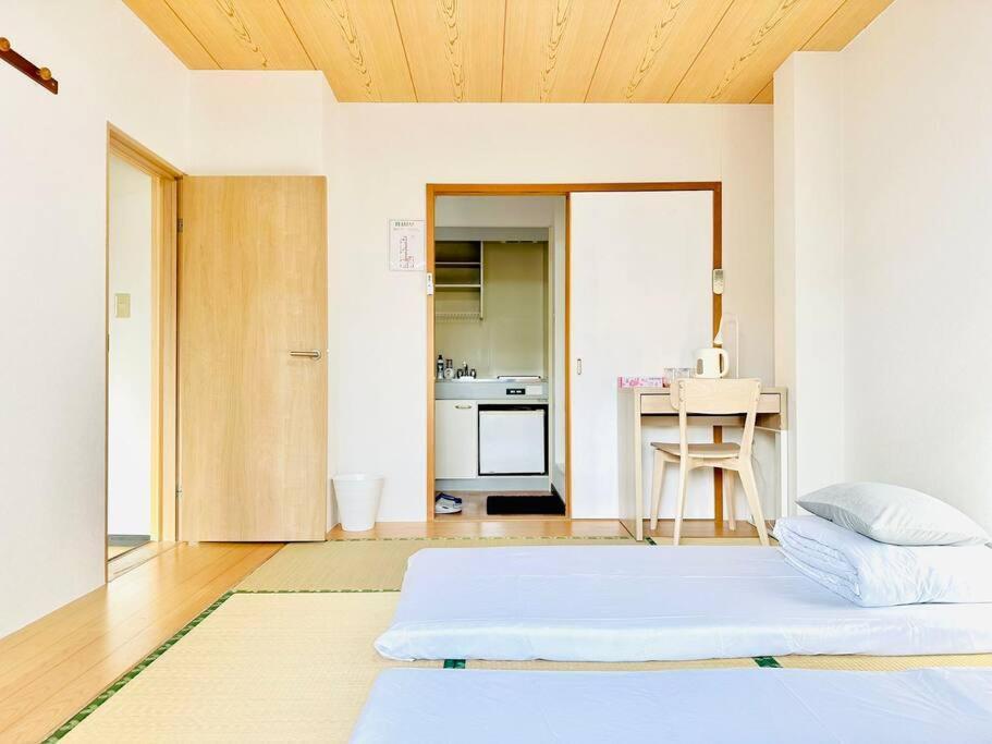 305号室花園町と萩之茶屋駅各2分和室ミニキッチンと専用バスルーム付きアクセス抜群 Apartment