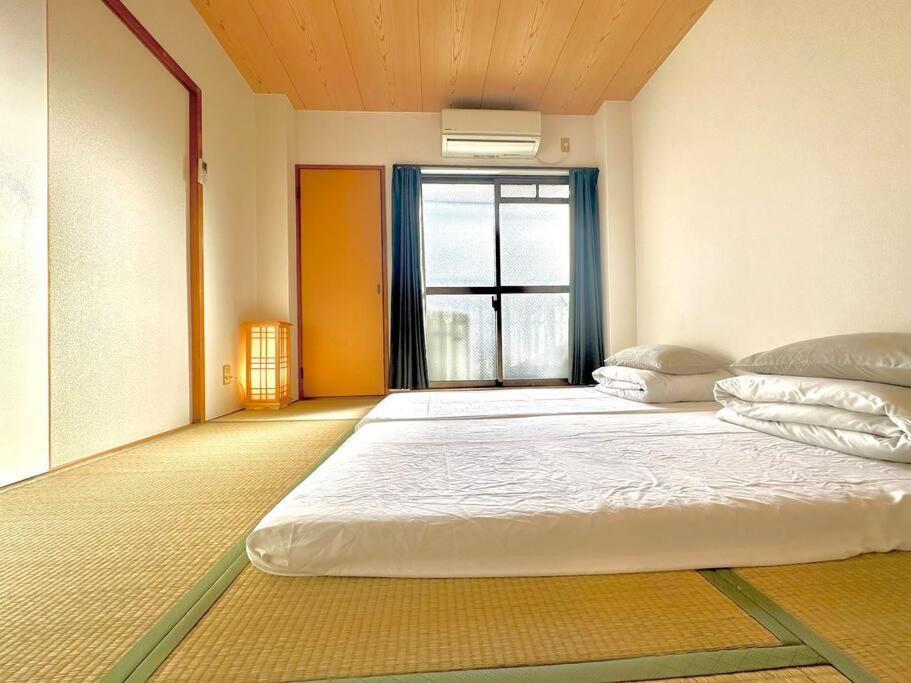 303号室南海線駅2分の明るい和室専用キッチンとバスルーム付き荷物預り Apartment Osaka