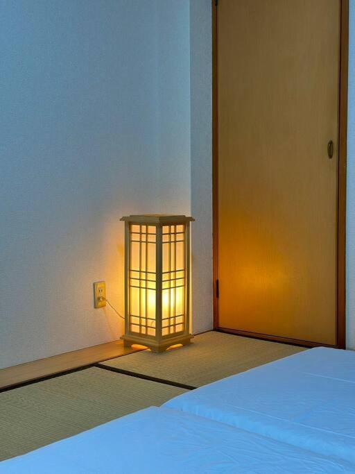 Apartment 303号室南海線駅2分の明るい和室専用キッチンとバスルーム付き荷物預り *