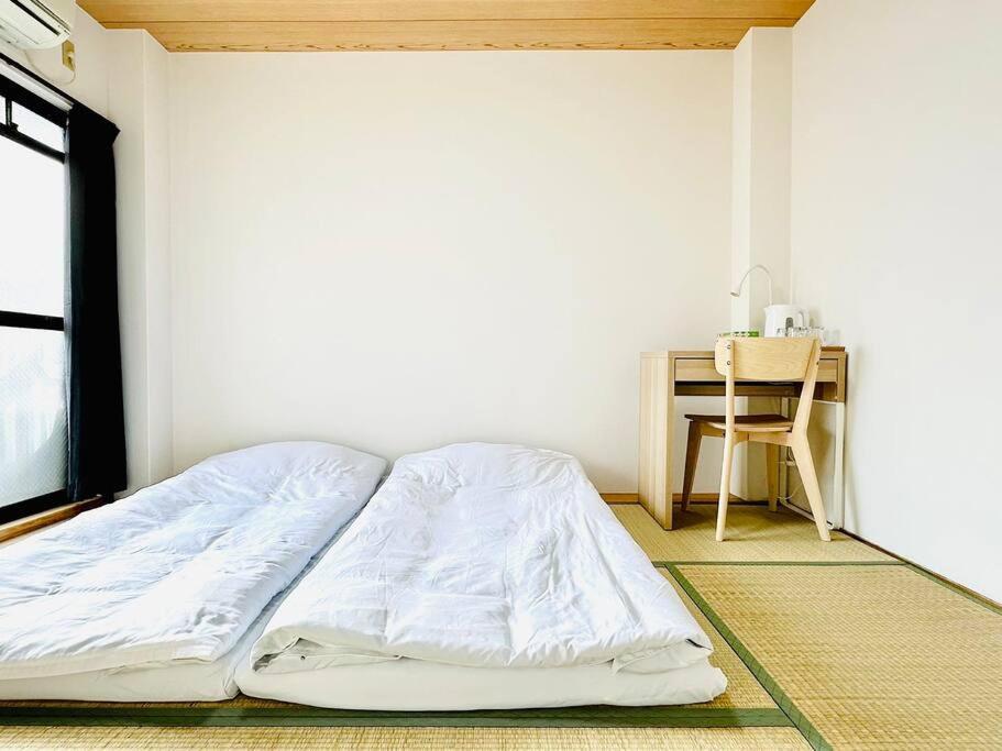 303号室南海線駅2分の明るい和室専用キッチンとバスルーム付き荷物預り Apartment *