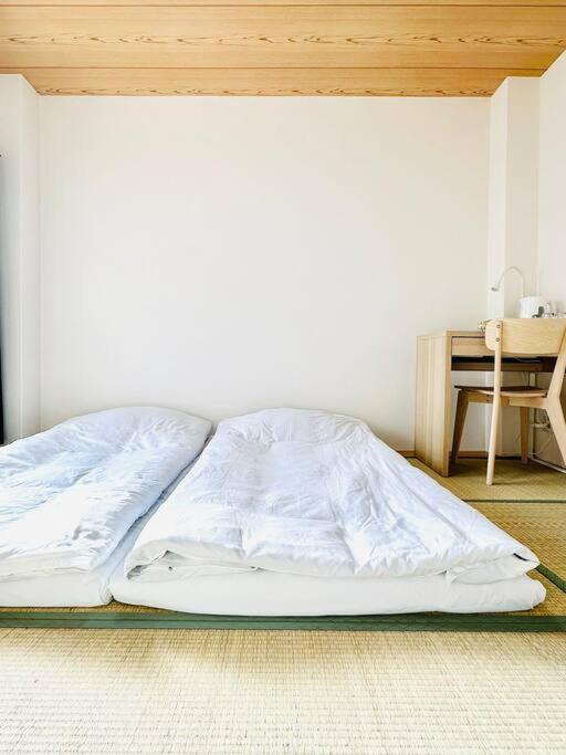 303号室南海線駅2分の明るい和室専用キッチンとバスルーム付き荷物預り Apartment *