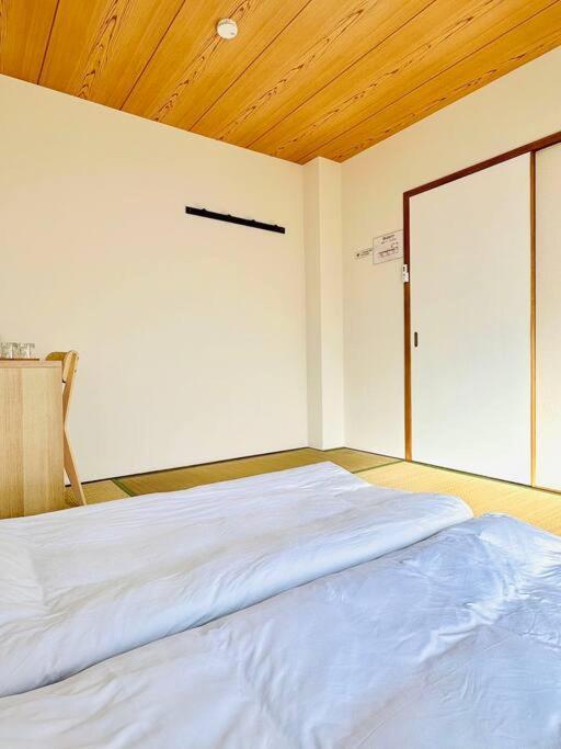 Apartment 303号室南海線駅2分の明るい和室専用キッチンとバスルーム付き荷物預り *
