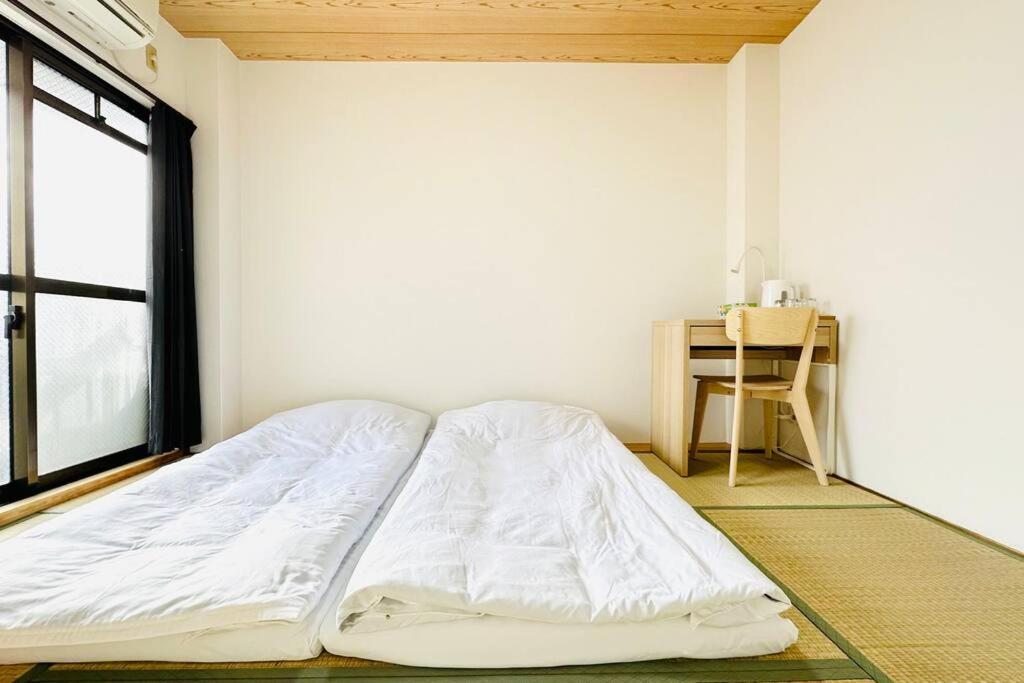 303号室南海線駅2分の明るい和室専用キッチンとバスルーム付き荷物預り Apartment *
