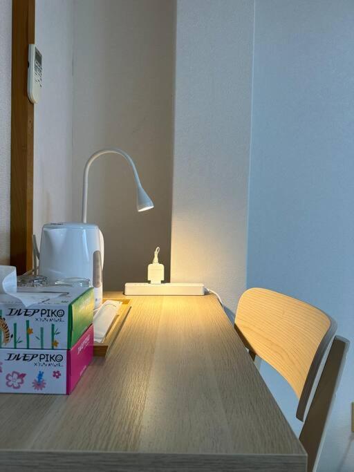 105号室花園駅2分ツインベットルームミニキッチンと専用バスルーム付き Apartment *