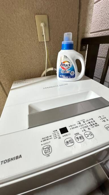 Apartment 105号室花園駅2分ツインベットルームミニキッチンと専用バスルーム付き Osaka