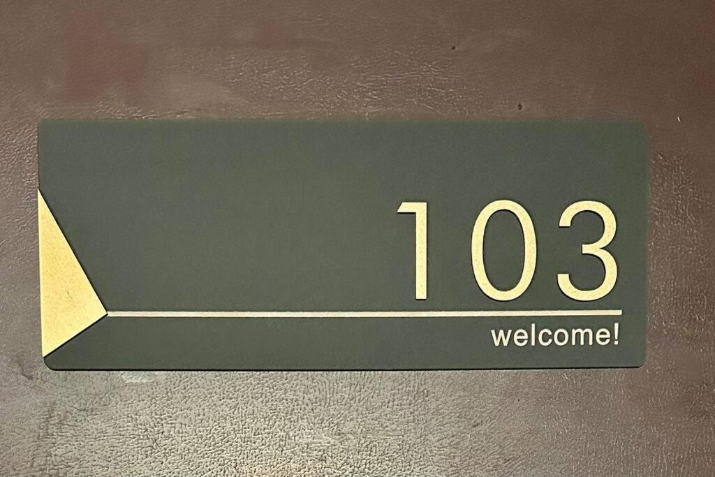 103号室花園町駅と萩之茶屋駅各2分ベット2台専用バスルーム付きアクセス抜群 Apartment Osaka