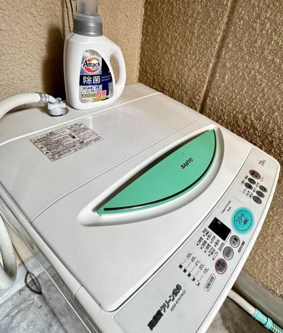 Apartment 102号室花園町駅と萩之茶屋駅各2分ベット2台専用バスルーム付きアクセス抜群 *