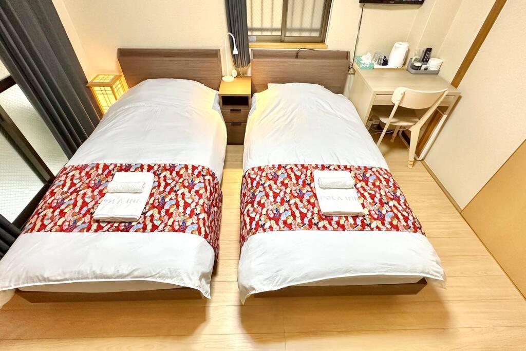 102号室花園町駅と萩之茶屋駅各2分ベット2台専用バスルーム付きアクセス抜群 Apartment *