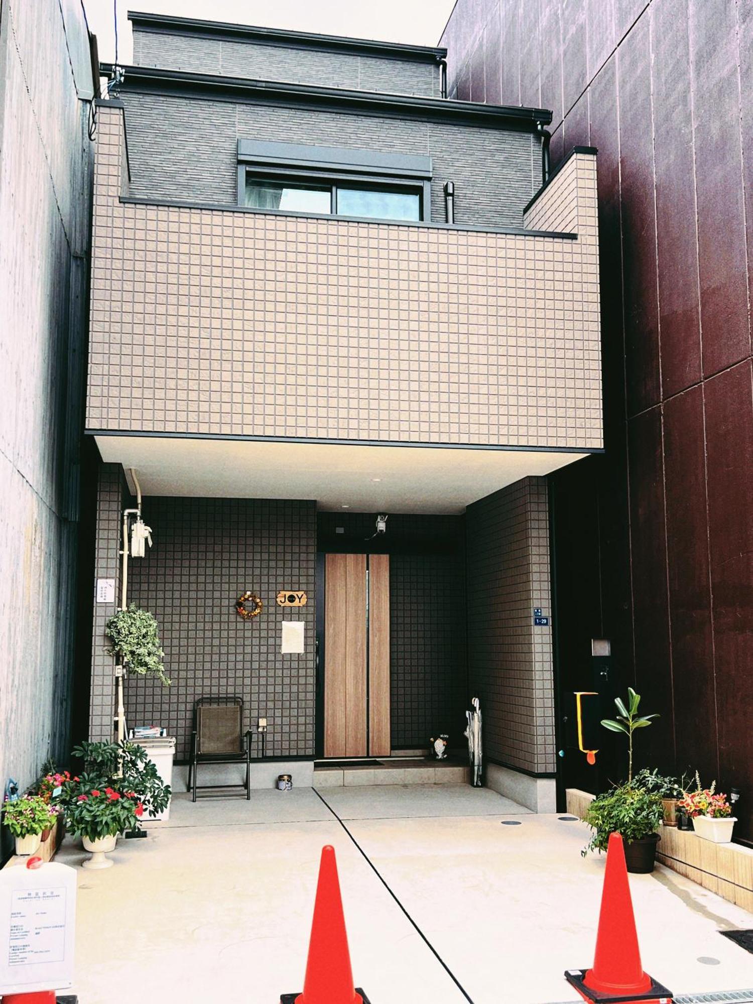 關西機場直達 心齋橋難波電車5分 天下茶屋步行7分全新精品115平四臥室獨棟 免費停車