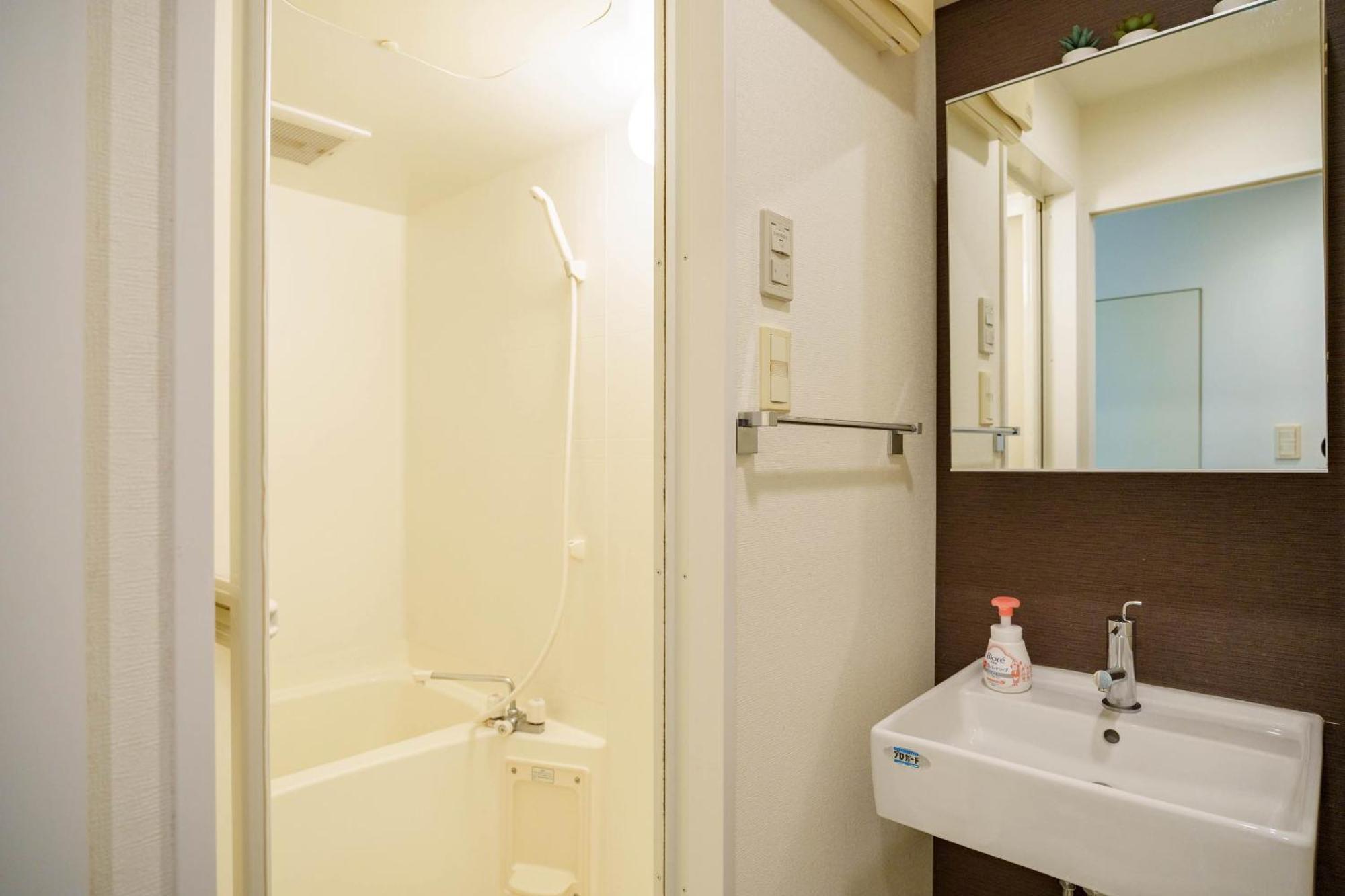 Apartment 黒門市場徒歩5分 通天閣難波エリア徒歩圏内 トイレと浴室付き まるまる貸切 エレベーター 404
