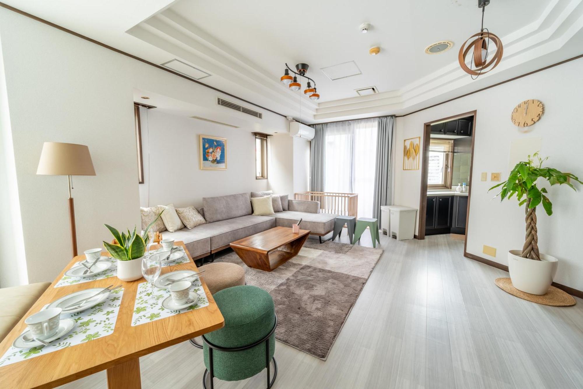Sweet House 105 Square Meters Of Single Floor Space 15 Minutes On Foot To Shinsaibashi Dotonbori 30 Minutes To Usj 7 Minutes To Umeda Apartment