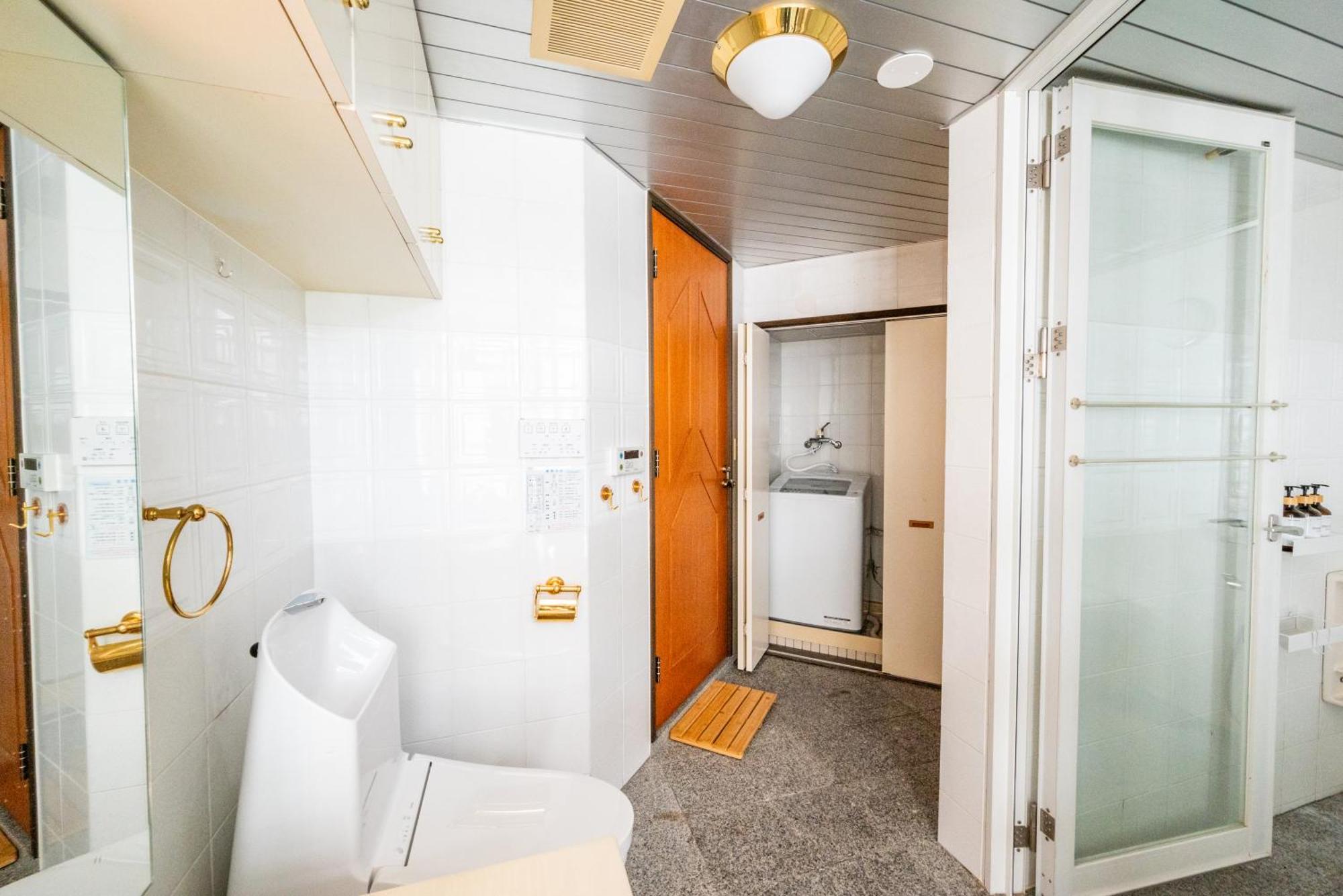 Sweet House 105 Square Meters Of Single Floor Space 15 Minutes On Foot To Shinsaibashi Dotonbori 30 Minutes To Usj 7 Minutes To Umeda * Osaka