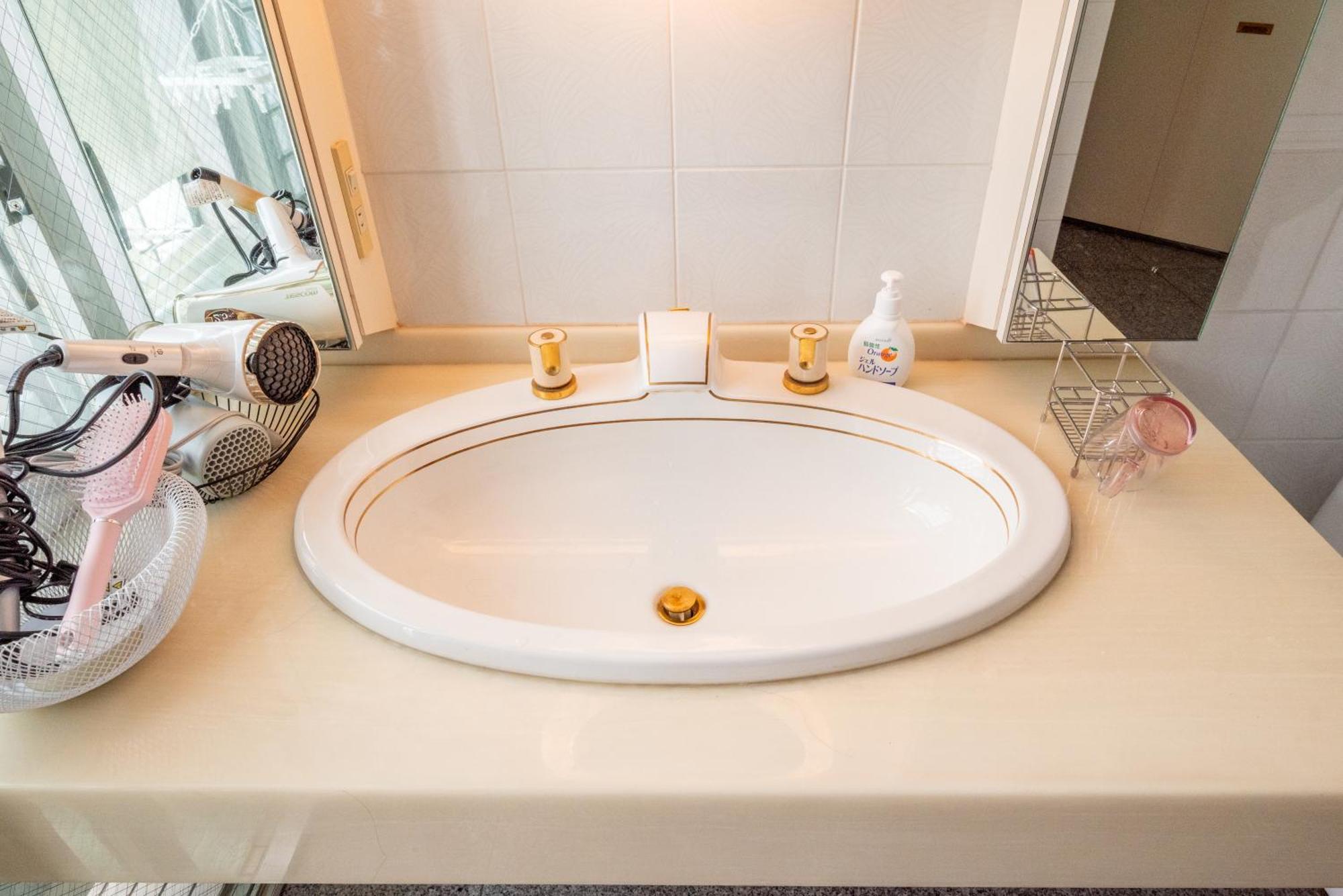 Sweet House 105 Square Meters Of Single Floor Space 15 Minutes On Foot To Shinsaibashi Dotonbori 30 Minutes To Usj 7 Minutes To Umeda Apartment
