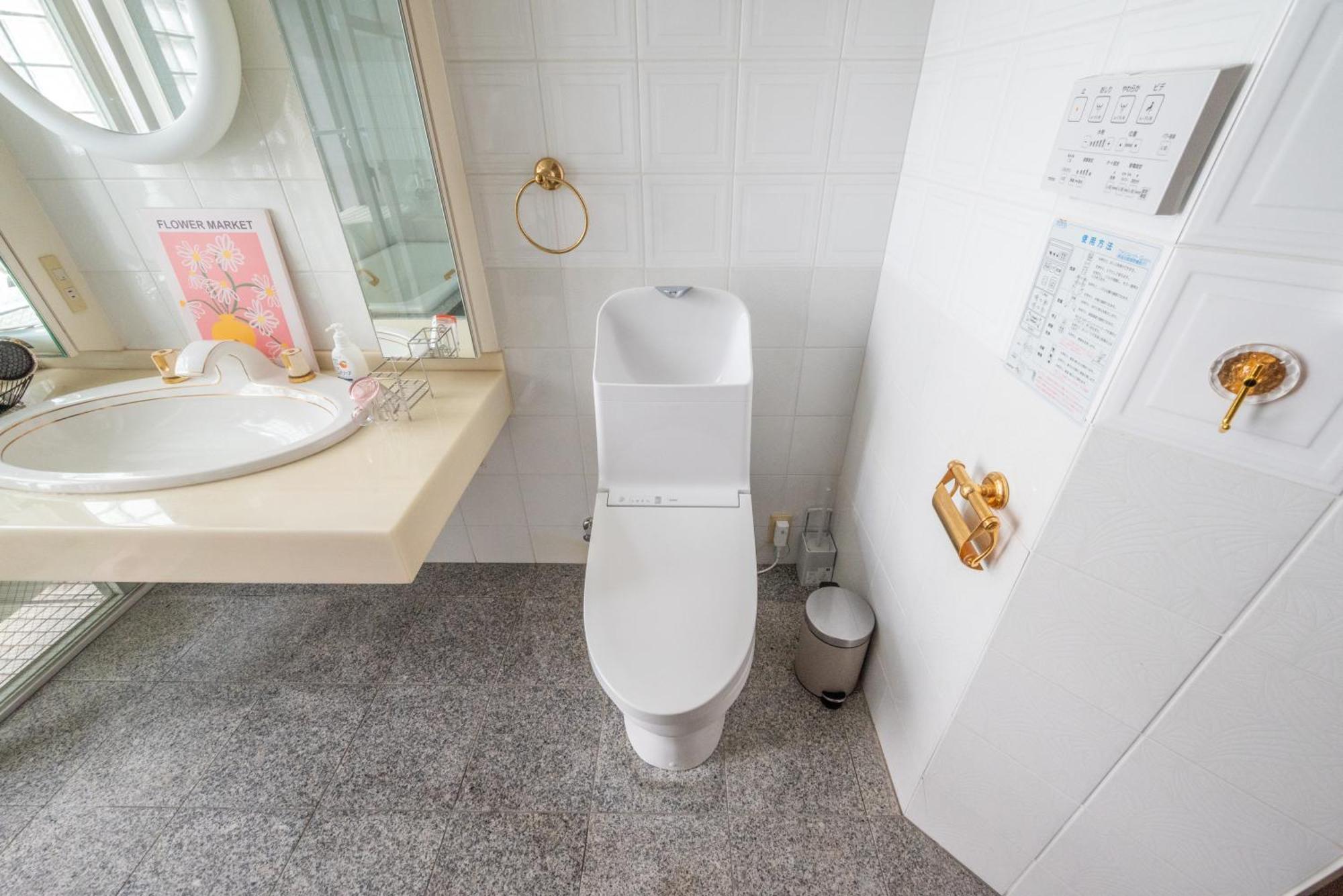 Apartment Sweet House 105 Square Meters Of Single Floor Space 15 Minutes On Foot To Shinsaibashi Dotonbori 30 Minutes To Usj 7 Minutes To Umeda *