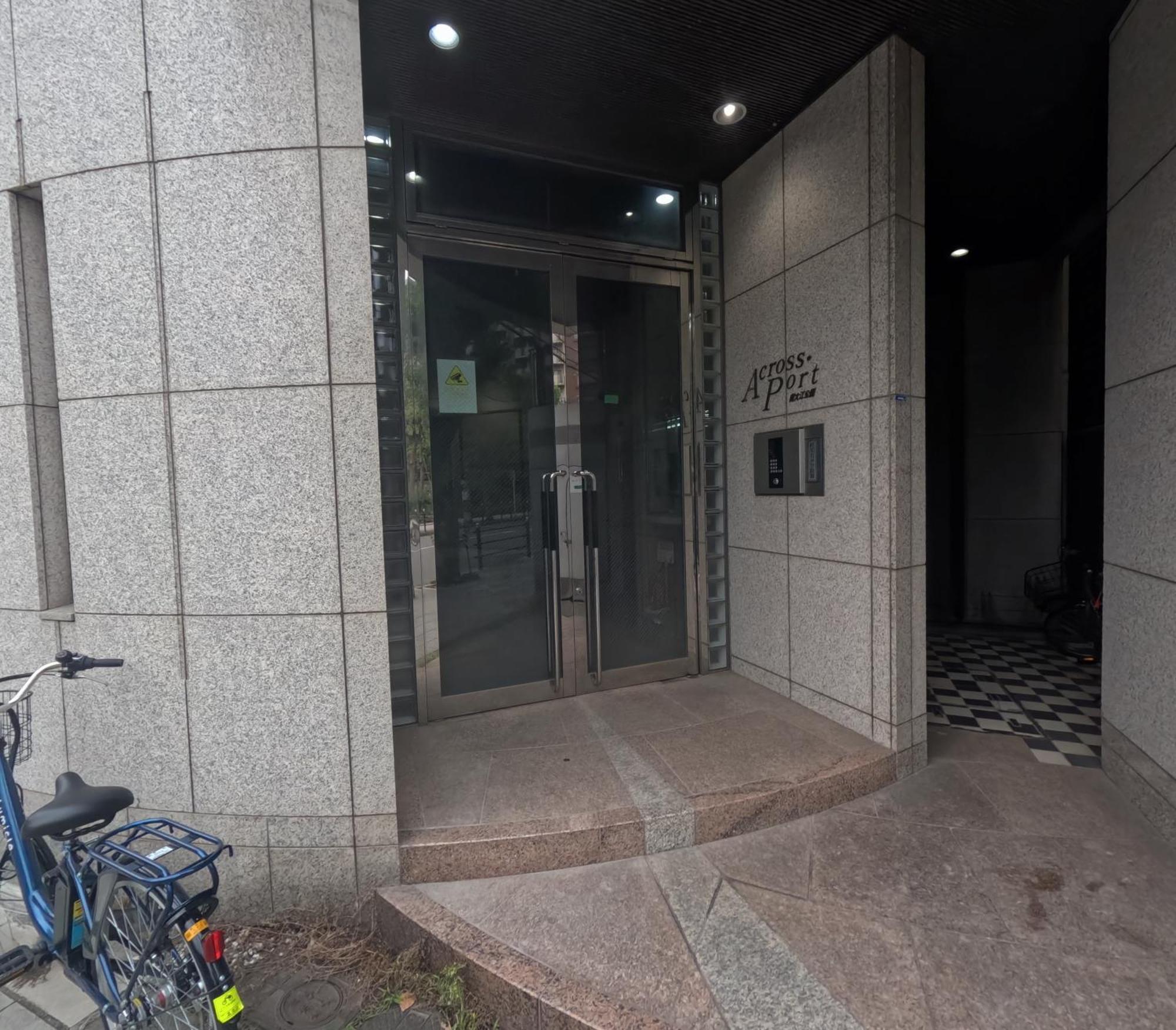 Sweet House 105 Square Meters Of Single Floor Space 15 Minutes On Foot To Shinsaibashi Dotonbori 30 Minutes To Usj 7 Minutes To Umeda * Osaka