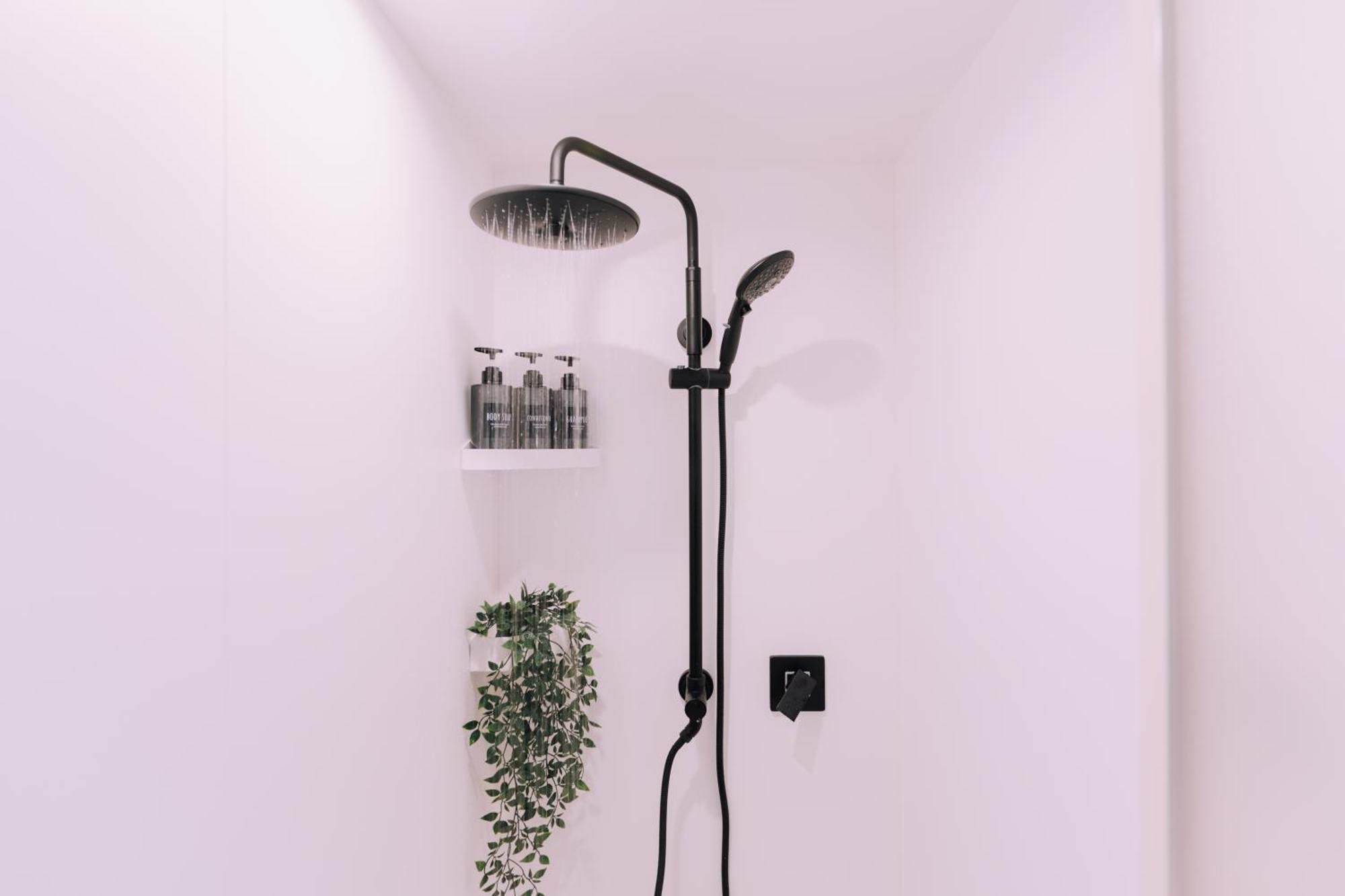 Apartment Minimalist Loft Namba Compact With A 24-hour Gym Ma402
