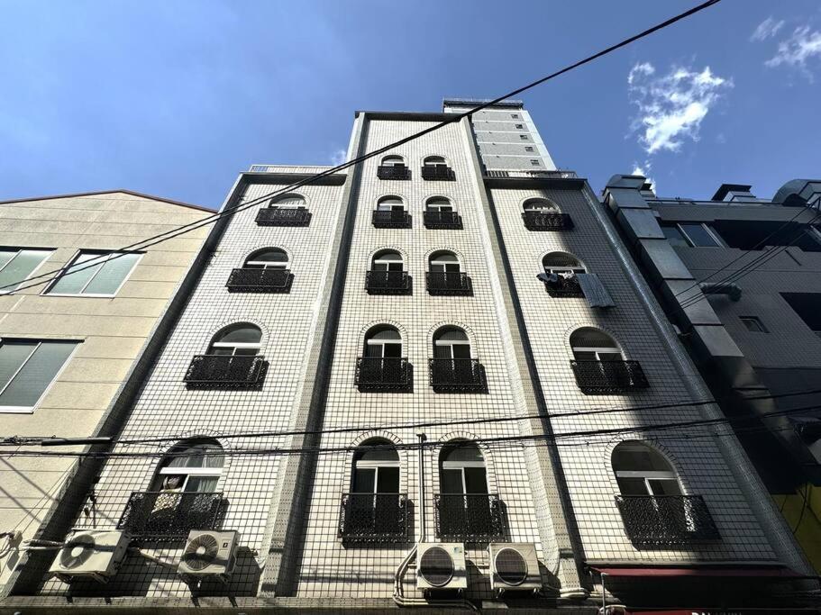 Apartment Dotonbori Kuromon Market Namba For 4 With Beam Projector 304
