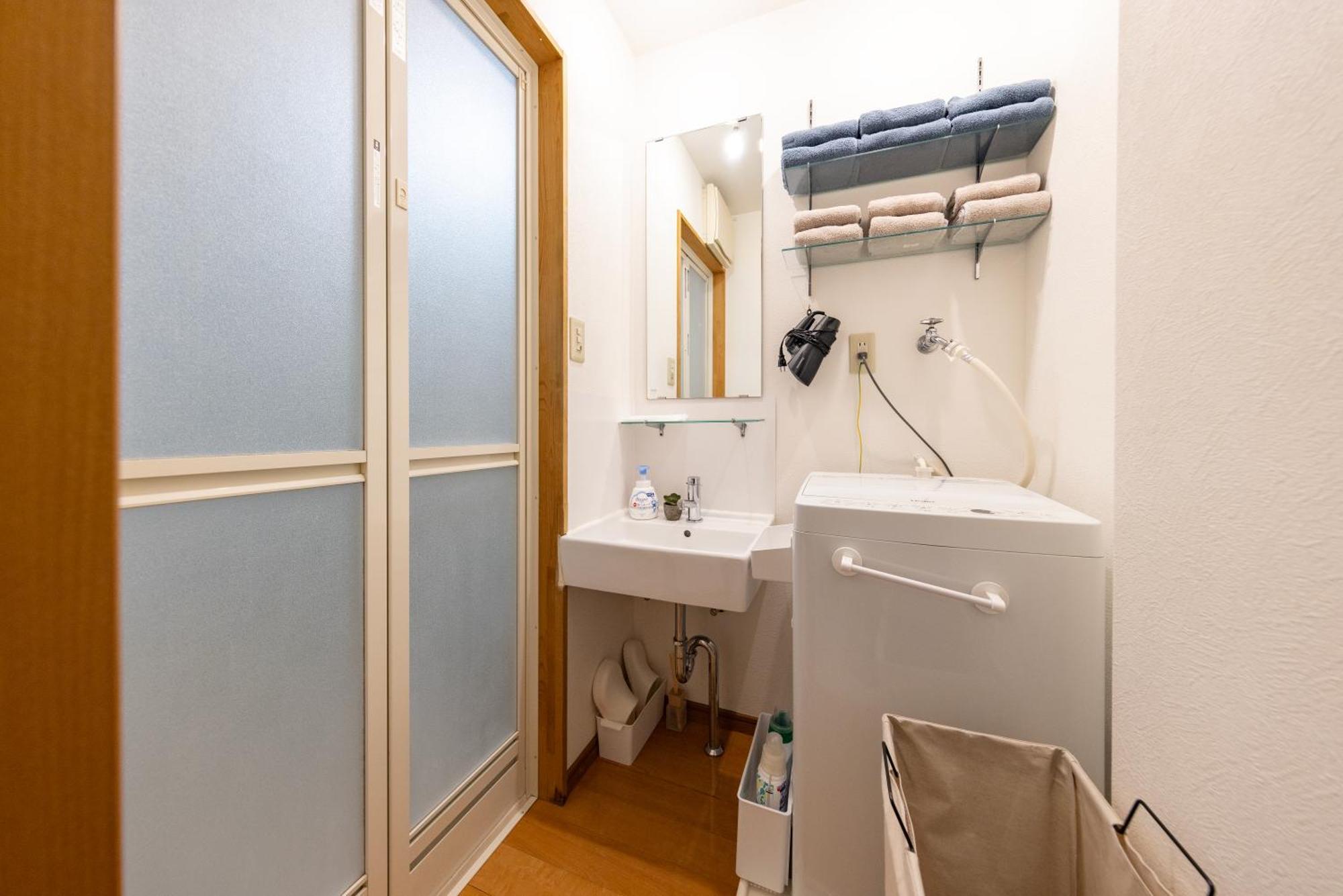 Apartment 1棟貸切,難波まで2駅4分,京セラドーム徒歩圏内,最大7名まで利用可,usjまで4駅,uihouse