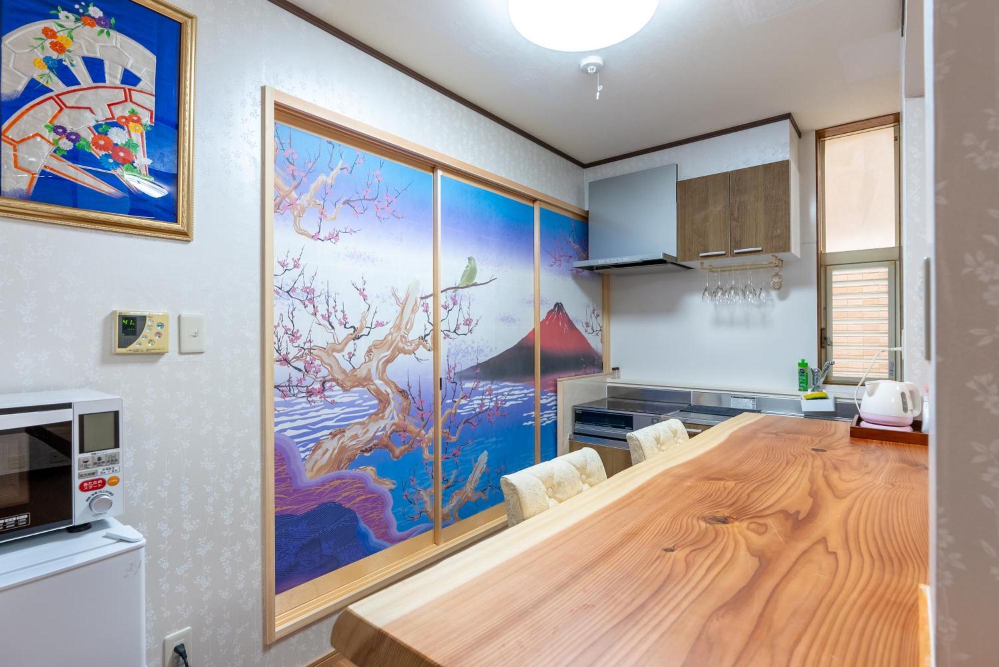 Apartment 梟の宿 岛之内3号馆 步行200m至道顿堀! 徒步5分钟日本桥站! 心斋桥8分钟 黑门市场15分种徒步圈内 !中央区240平方5间房可住20人 *