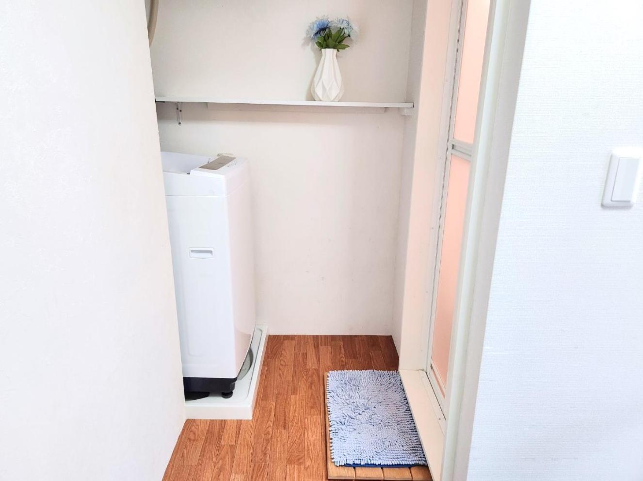 Apartment 難波駅 徒歩15分コンビニ 徒歩1分 4人可能 *