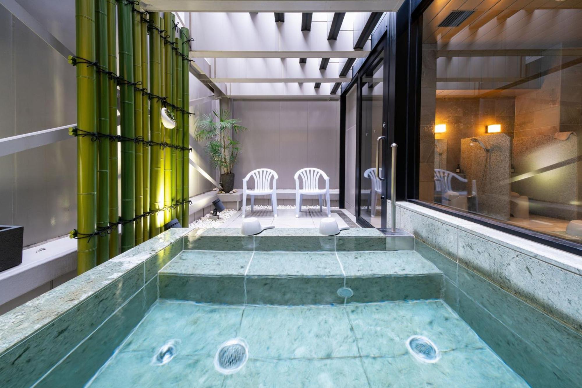 Courtyard By Marriott Honmachi Hotel 5*