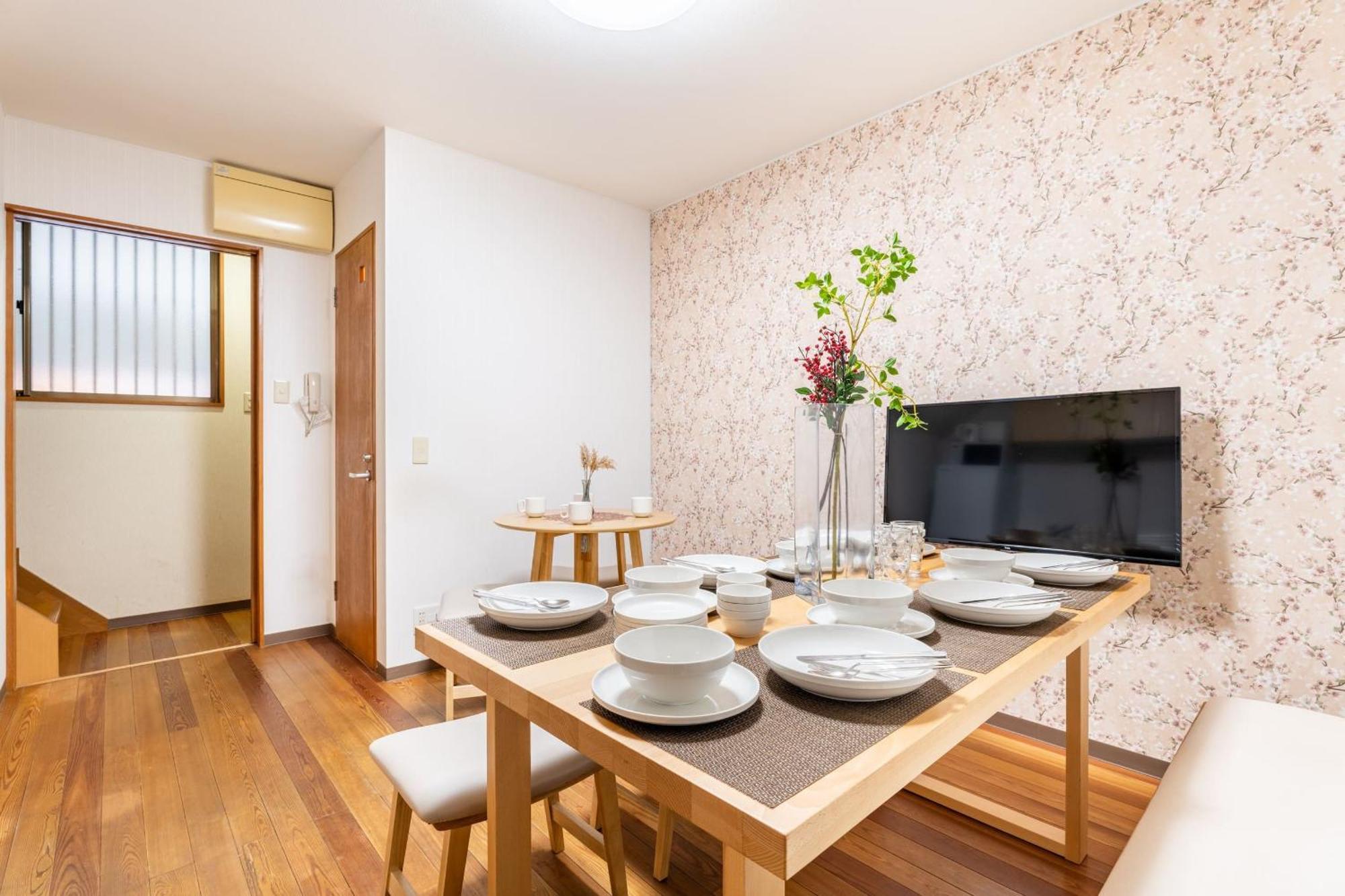 Nishi-kujo Detached House/ Nq1 Apartment Osaka