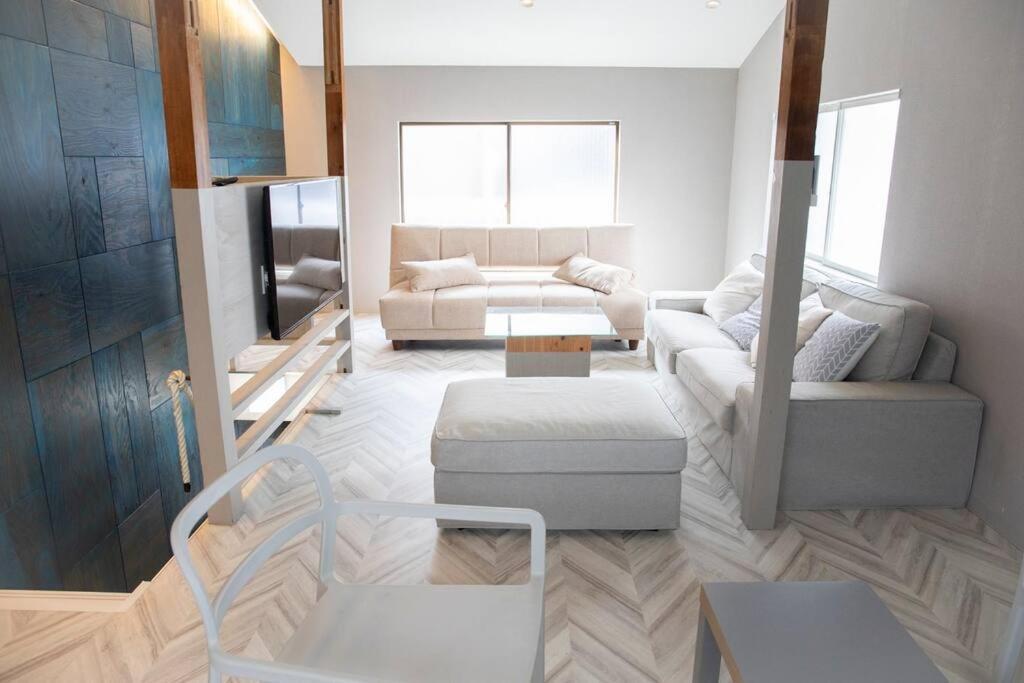 西九条 Guest House! Usjまで電車で5分!西九条駅徒歩3分!最大10人宿泊可能!デザイナーズハウス!2階建て一軒家貸切 Villa *