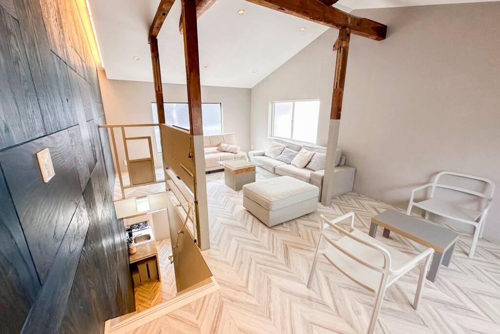 Villa 西九条 Guest House! Usjまで電車で5分!西九条駅徒歩3分!最大10人宿泊可能!デザイナーズハウス!2階建て一軒家貸切 Osaka