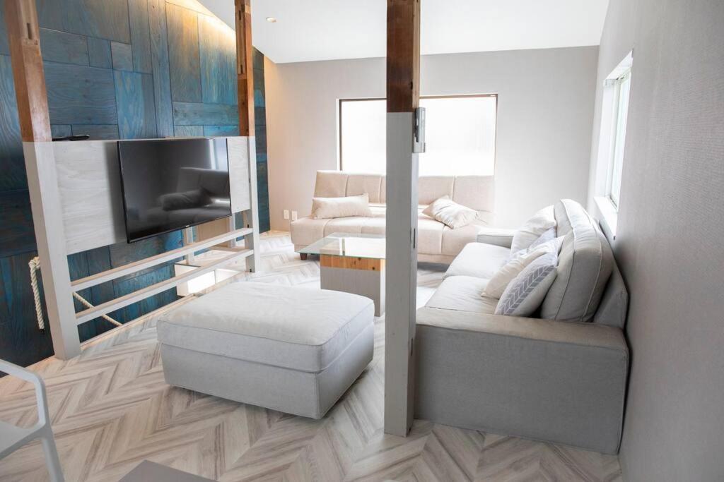 西九条 Guest House! Usjまで電車で5分!西九条駅徒歩3分!最大10人宿泊可能!デザイナーズハウス!2階建て一軒家貸切 Villa *