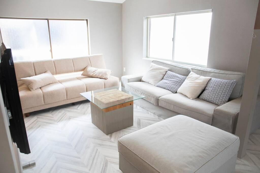 西九条 Guest House! Usjまで電車で5分!西九条駅徒歩3分!最大10人宿泊可能!デザイナーズハウス!2階建て一軒家貸切