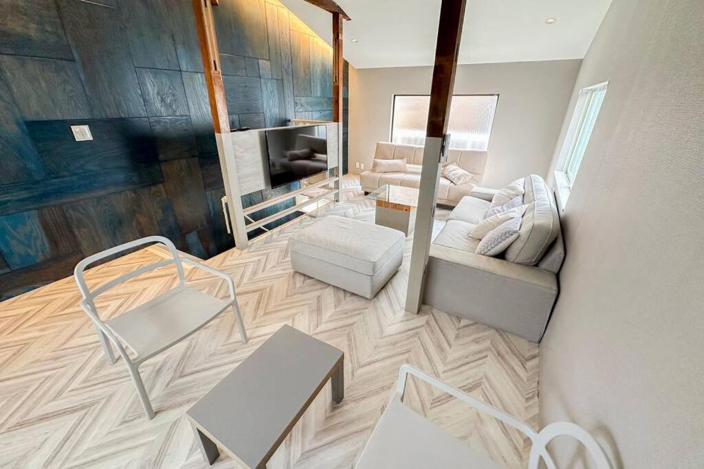 Villa 西九条 Guest House! Usjまで電車で5分!西九条駅徒歩3分!最大10人宿泊可能!デザイナーズハウス!2階建て一軒家貸切 *