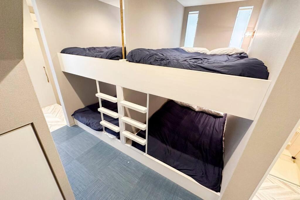 西九条 Guest House! Usjまで電車で5分!西九条駅徒歩3分!最大10人宿泊可能!デザイナーズハウス!2階建て一軒家貸切 Villa