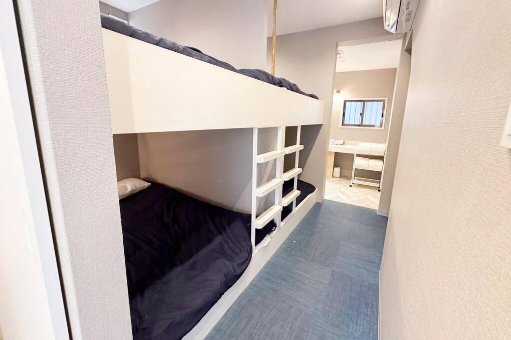 Villa 西九条 Guest House! Usjまで電車で5分!西九条駅徒歩3分!最大10人宿泊可能!デザイナーズハウス!2階建て一軒家貸切 Osaka
