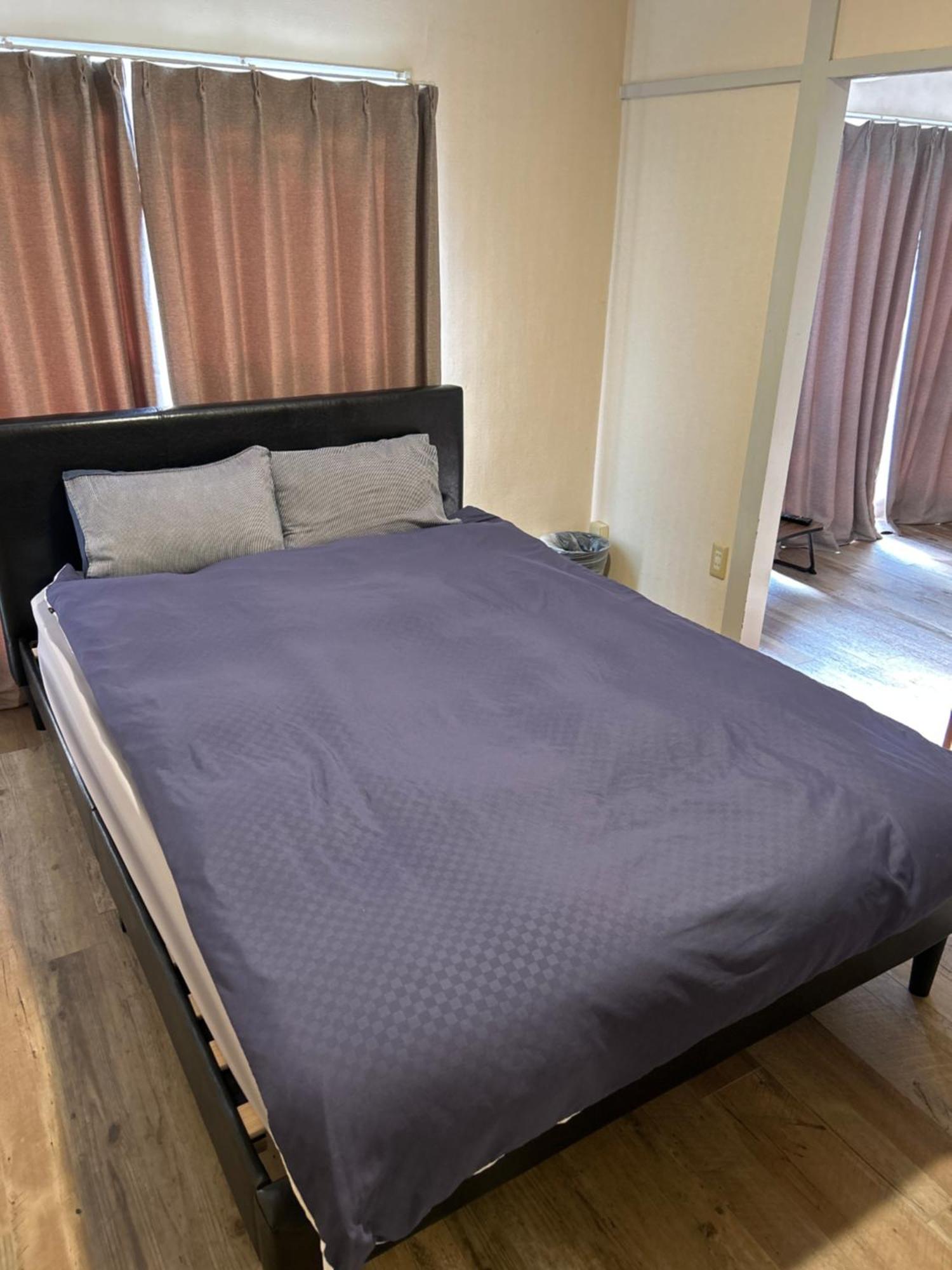 Two Devided With Two Large Beds Close To Nipponbashi * Osaka