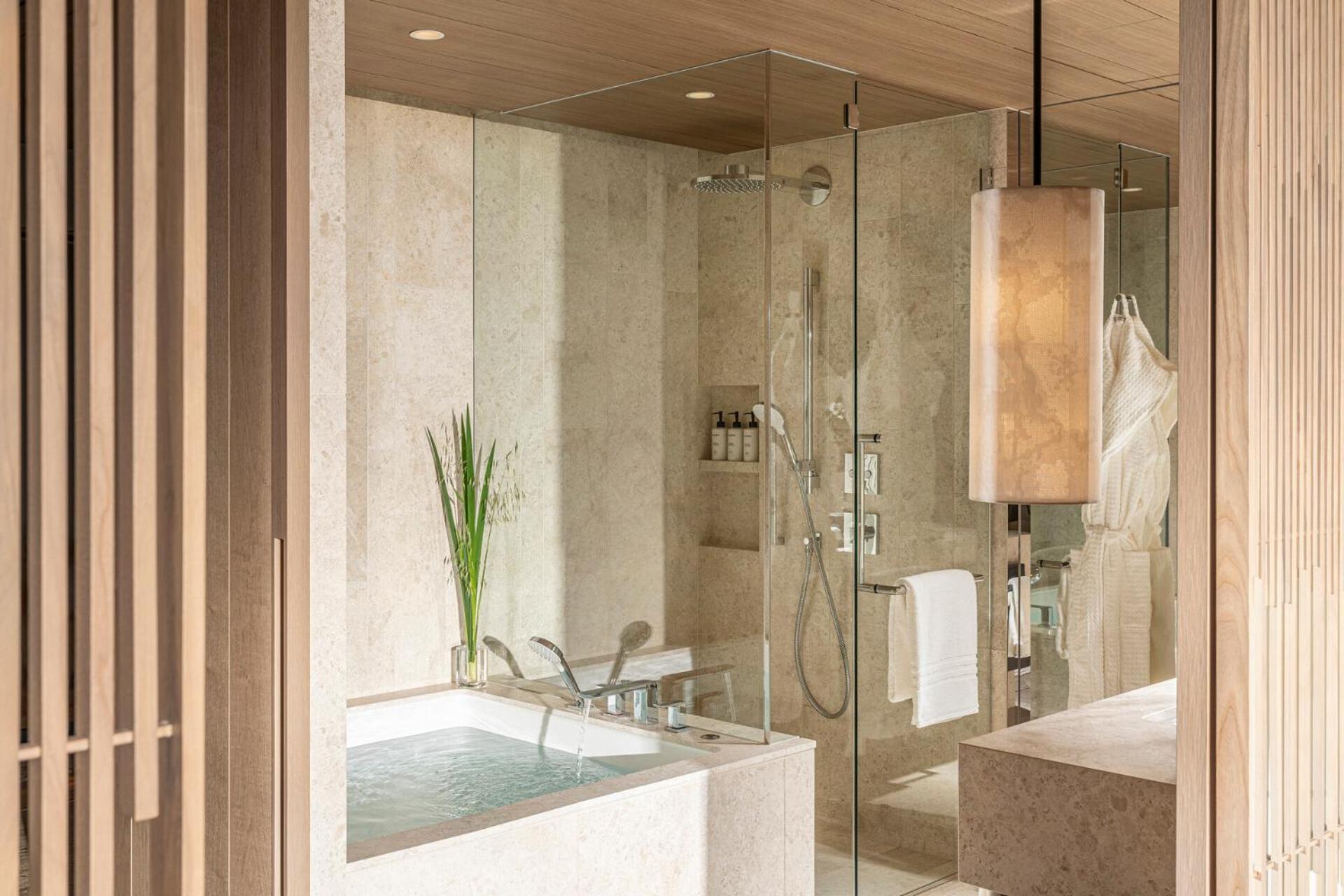 Four Seasons 5*