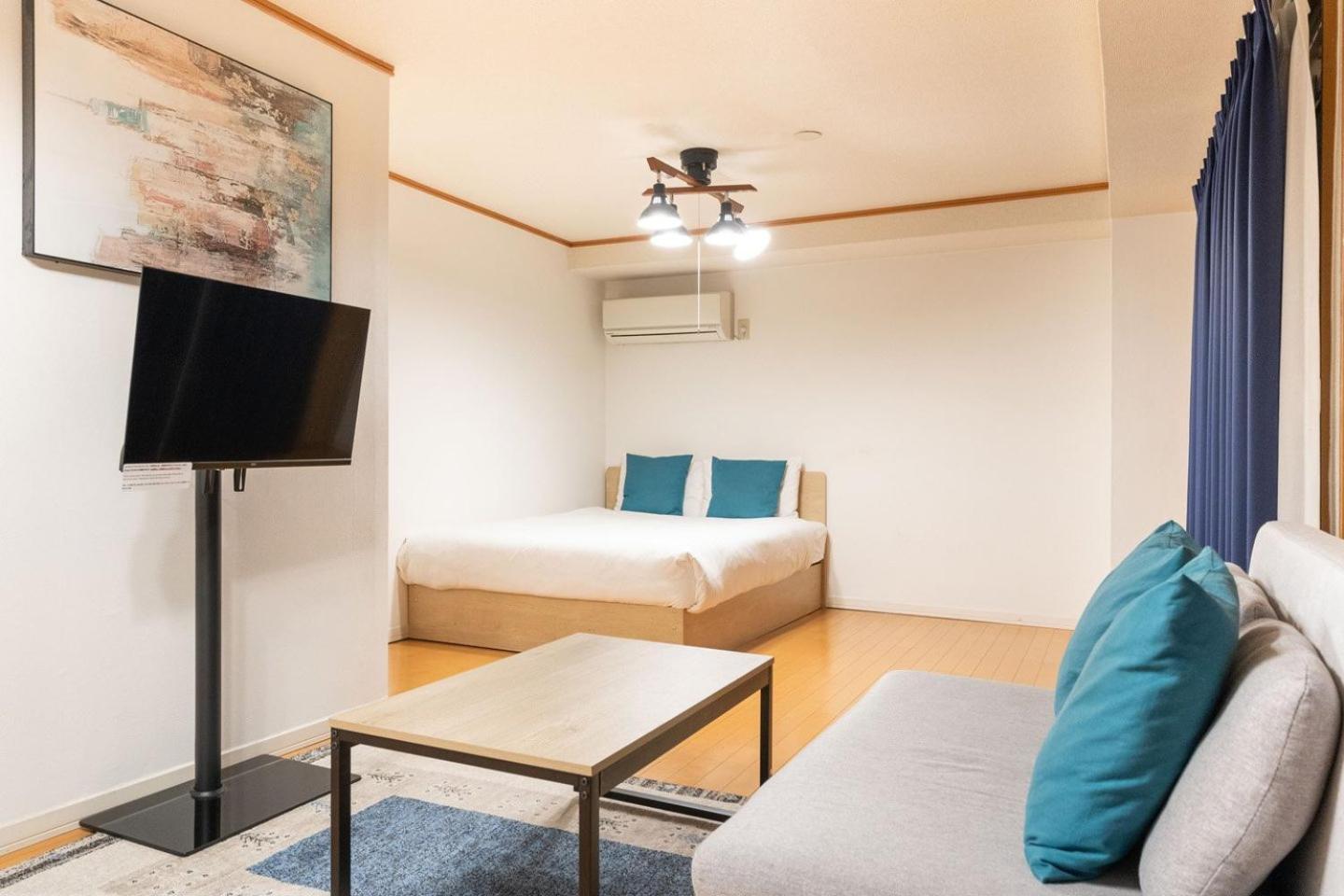 Urban Plaza Apartment *