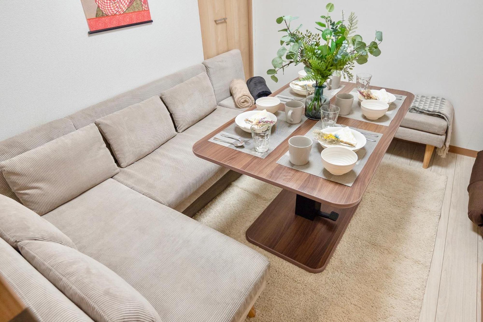 Apartment Tsudoi 集 - 5 Bed Rooms, Max 11, 2 Bath Rooms, 1hr To Kix, 30min To Namba, 2-bldg Connected Private House Osaka