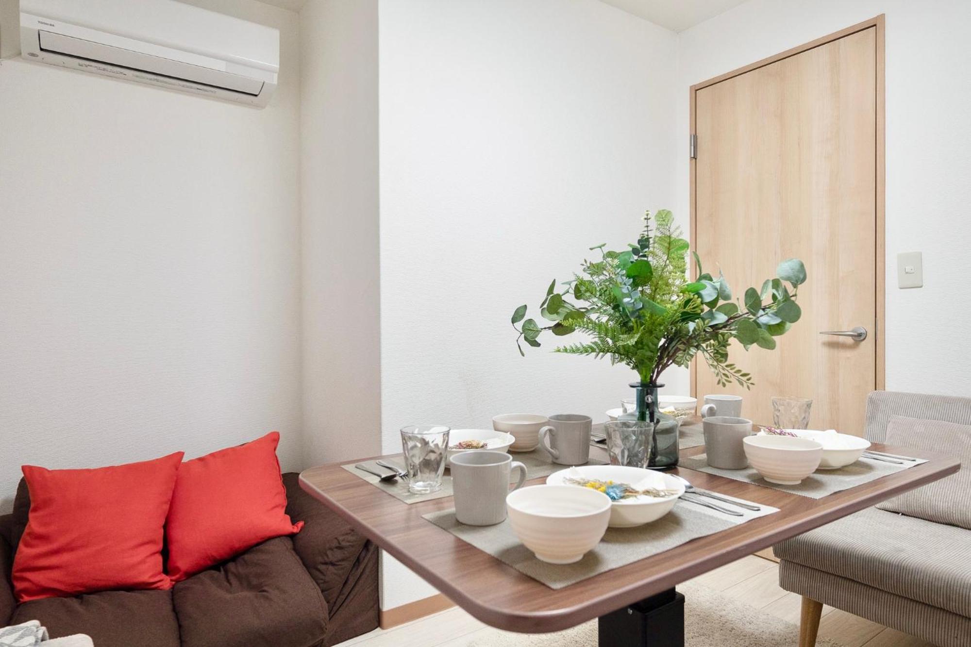 Tsudoi 集 - 5 Bed Rooms, Max 11, 2 Bath Rooms, 1hr To Kix, 30min To Namba, 2-bldg Connected Private House Apartment Osaka