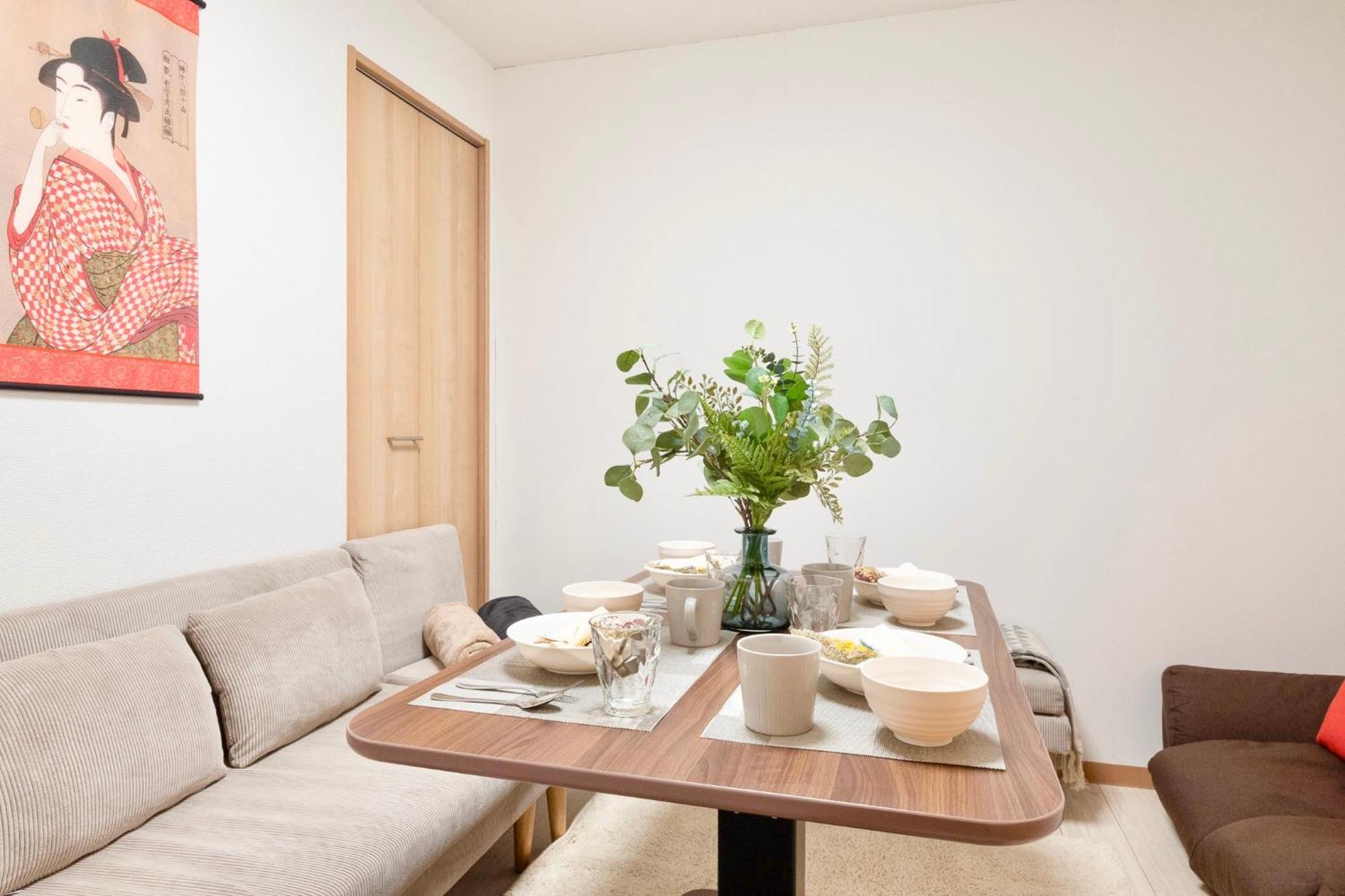 Apartment Tsudoi 集 - 5 Bed Rooms, Max 11, 2 Bath Rooms, 1hr To Kix, 30min To Namba, 2-bldg Connected Private House *