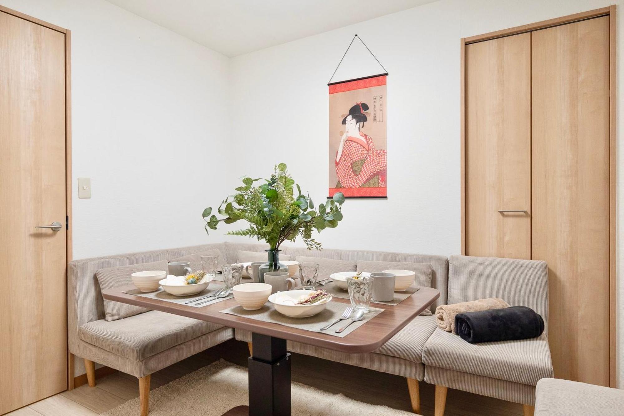 Tsudoi 集 - 5 Bed Rooms, Max 11, 2 Bath Rooms, 1hr To Kix, 30min To Namba, 2-bldg Connected Private House Apartment *