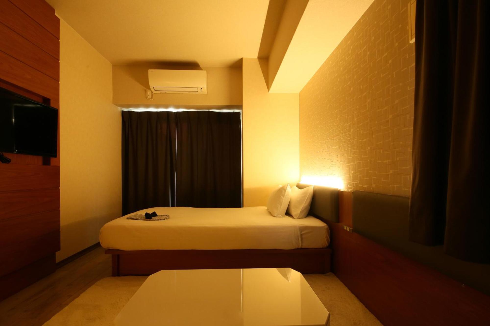 Trad Tsuruhashi Hotel 3*