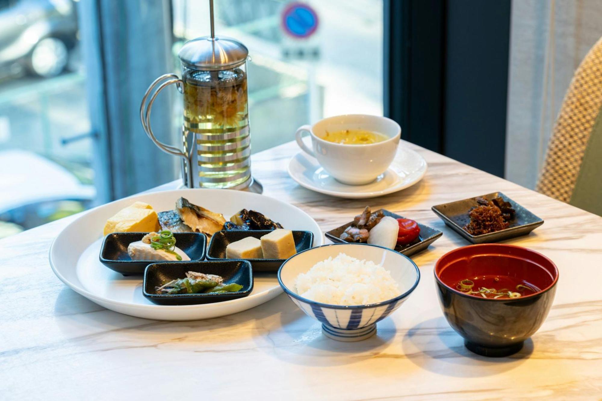 Courtyard By Marriott Honmachi Hotel 5*