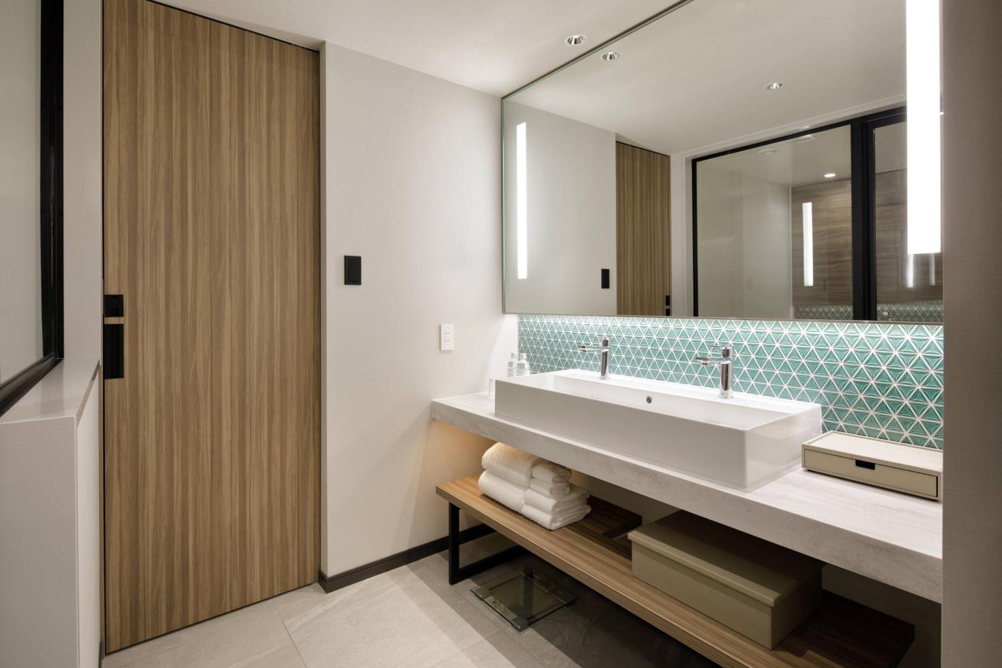 Courtyard By Marriott Honmachi 5*