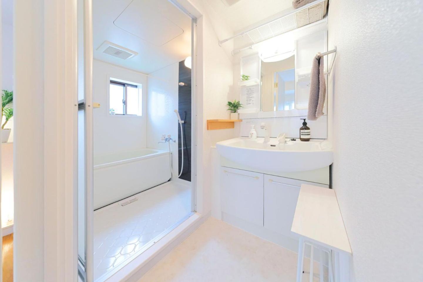 Apartment 【道頓堀・心斎橋8分、京都奈良の周遊も便利】駅まで30秒｜買物グルメ｜35㎡｜長期｜グループ｜家族