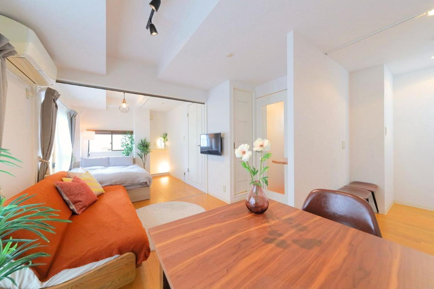 Apartment 【道頓堀・心斎橋8分、京都奈良の周遊も便利】駅まで30秒｜買物グルメ｜35㎡｜長期｜グループ｜家族 *