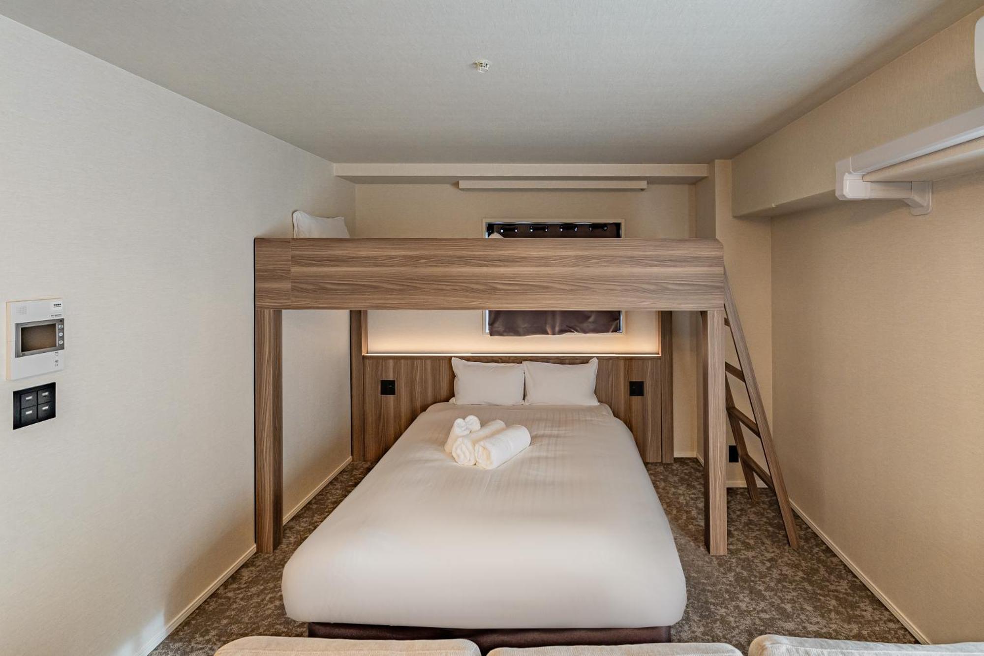 11 Shinsekai Osaka
