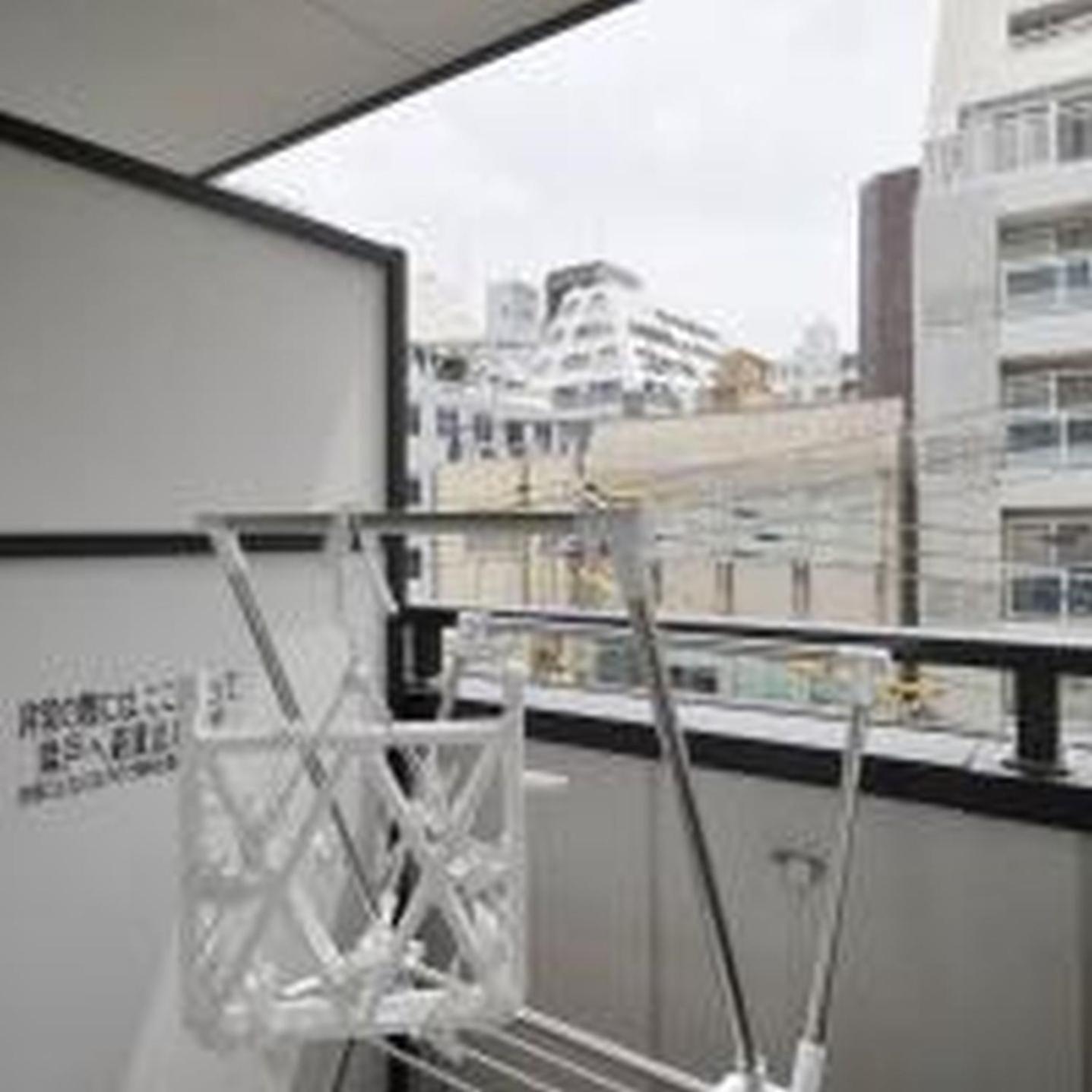 Apartment コンフィデンスロン403